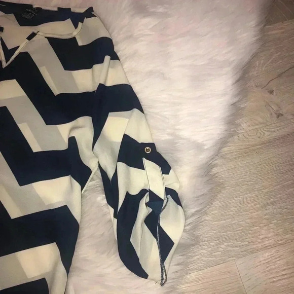Chevron/rue 21 top blue and white size medium - Picture 3 of 4